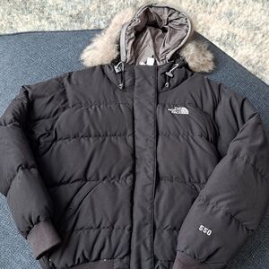 The North Face Women's Black Puffer Jacket MEDIUM
